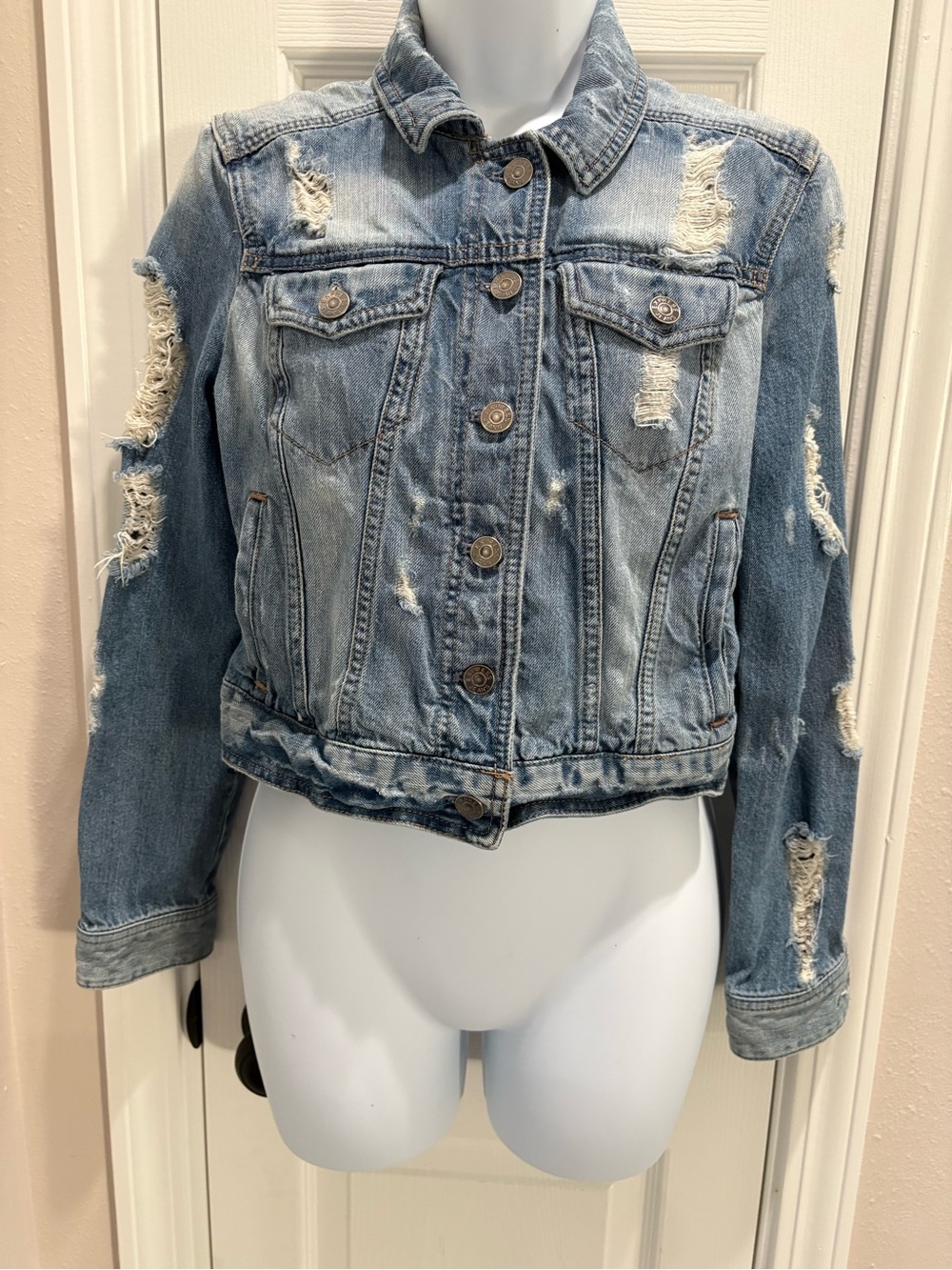 Express Light Blue Distressed Cropped Denim Jacket - Picture 3 of 8